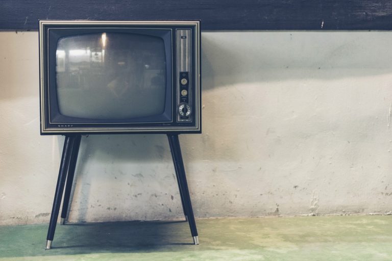 Wieczorny relaks przed tv, lub niedzielne filmowe popołudnie, umila nam czas wolny oraz pozwala się zrelaksować.