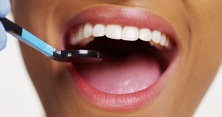 Wszechstronne leczenie dentystyczne – znajdź ścieżkę do zdrowego i uroczego uśmiechu.